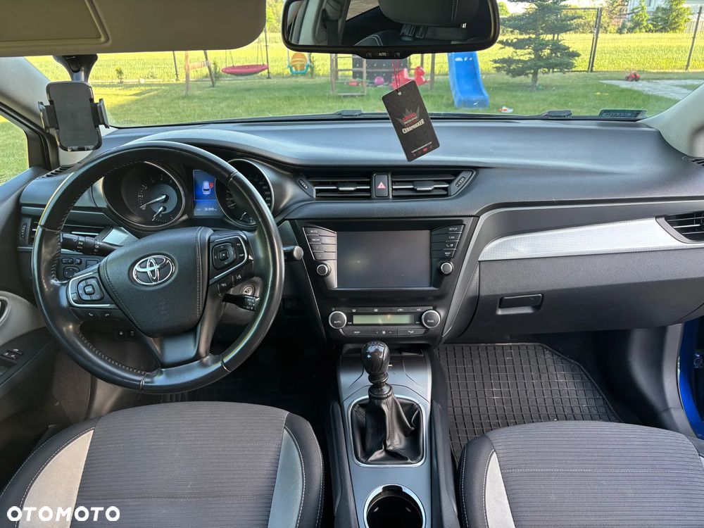 Toyota Avensis 1.8 Premium - 21