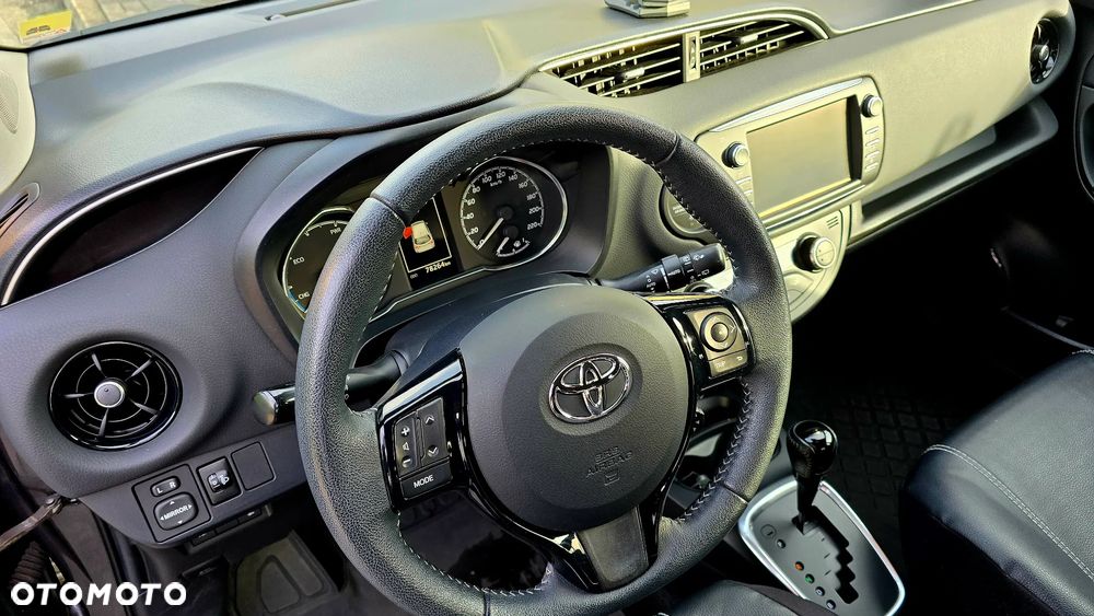 Toyota Yaris Hybrid 100 Premium - 3