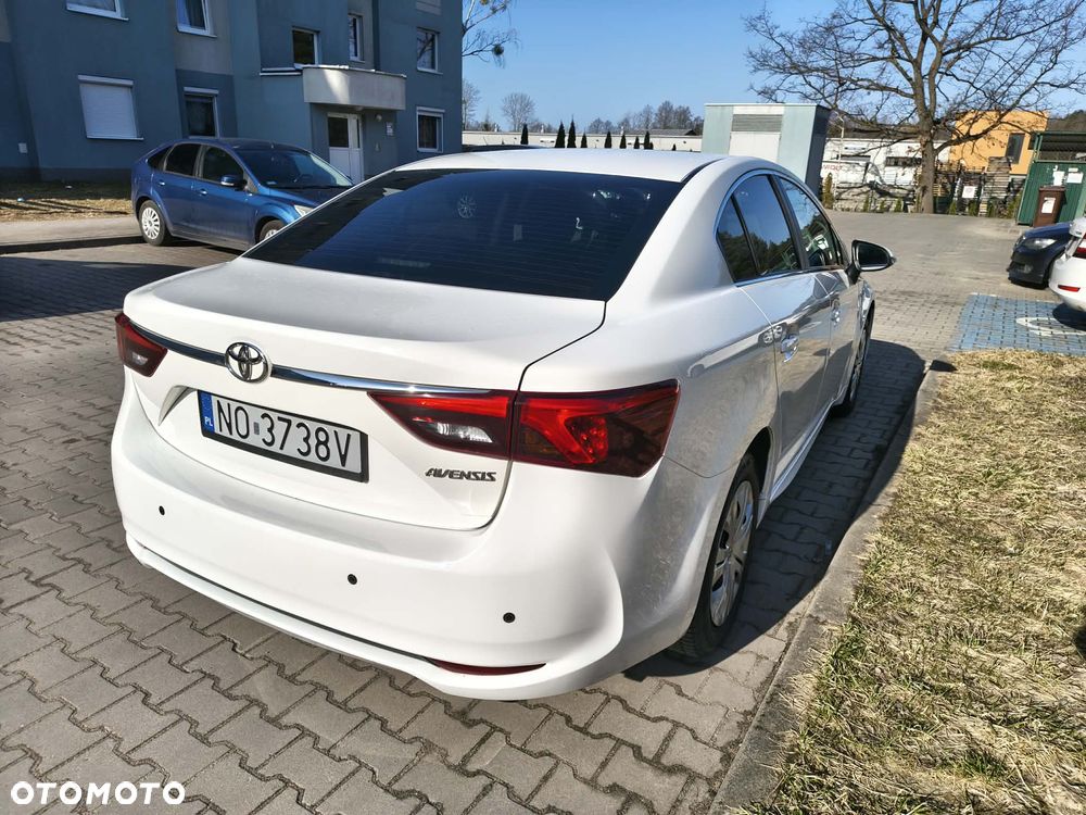 Toyota Avensis 1.8 Active - 11