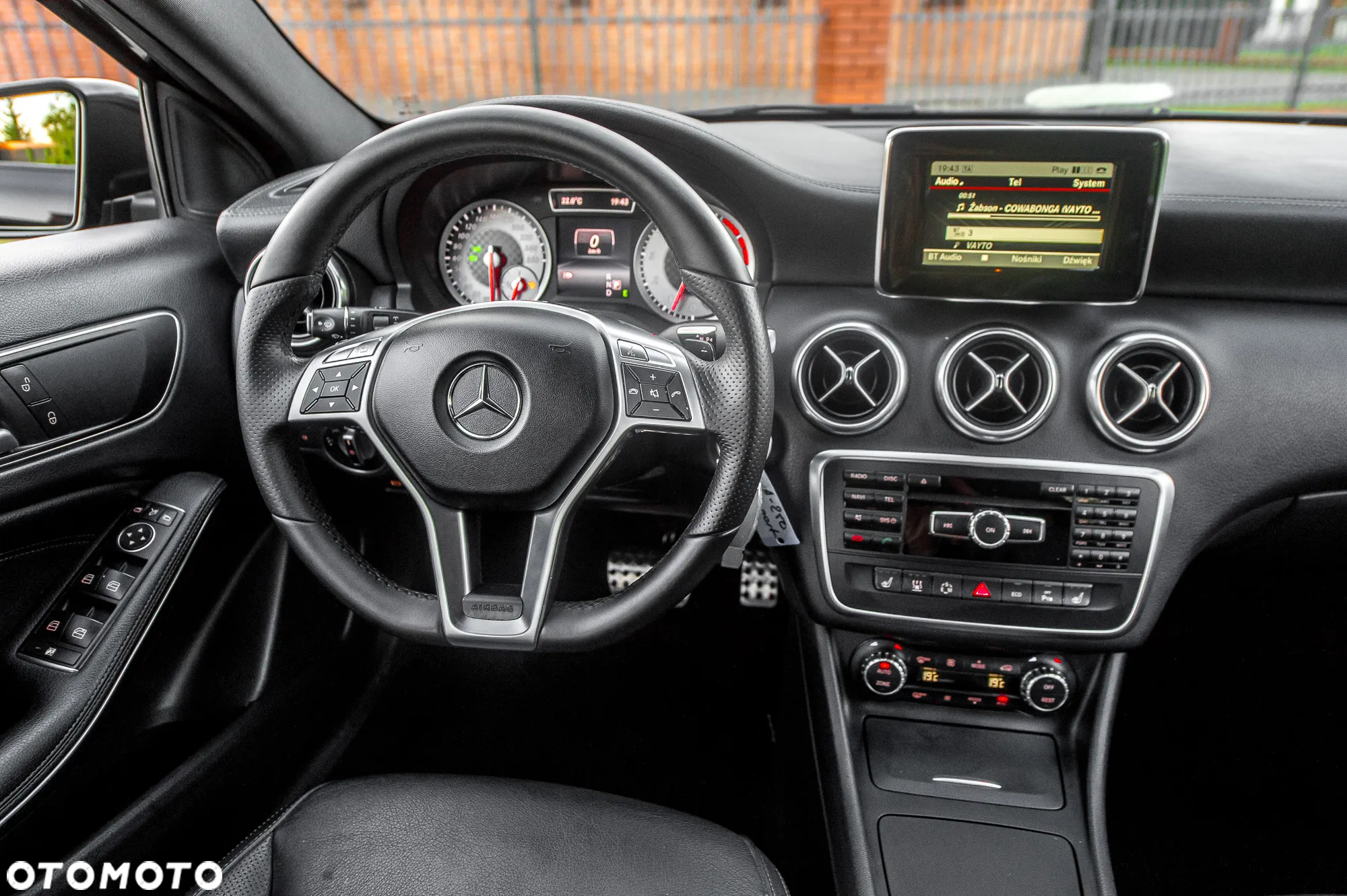 Mercedes-Benz Klasa A 250 4Matic 7G-DCT AMG Line - 25