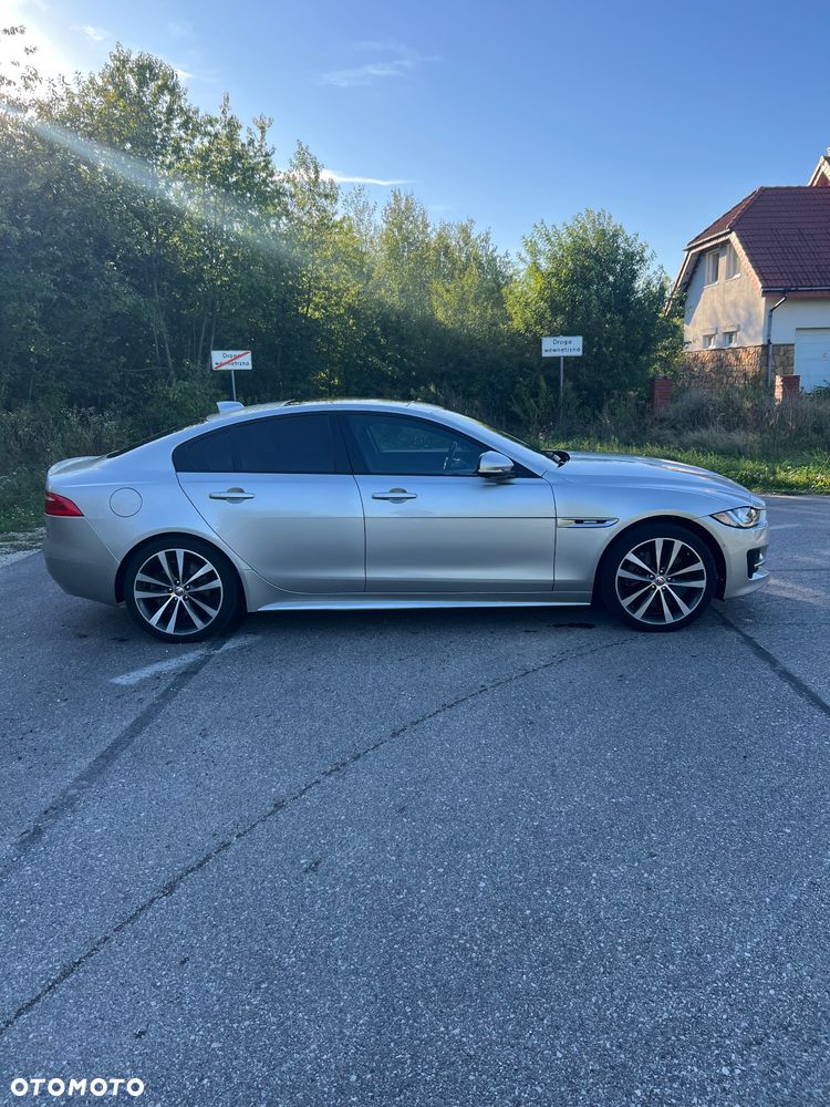 Jaguar XE S - 4