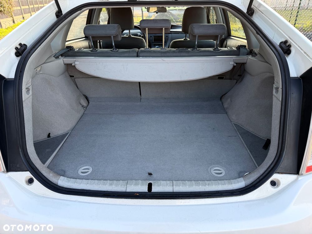 Toyota Prius 1.8 HSD Premium - 24