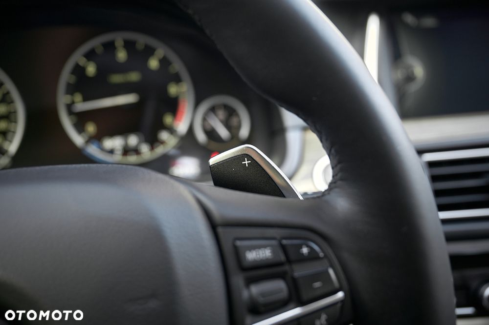 BMW Seria 5 525d xDrive Modern Line - 26