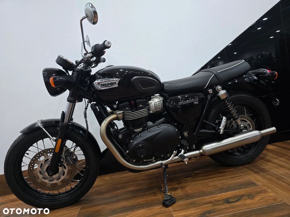Triumph Bonneville - 35