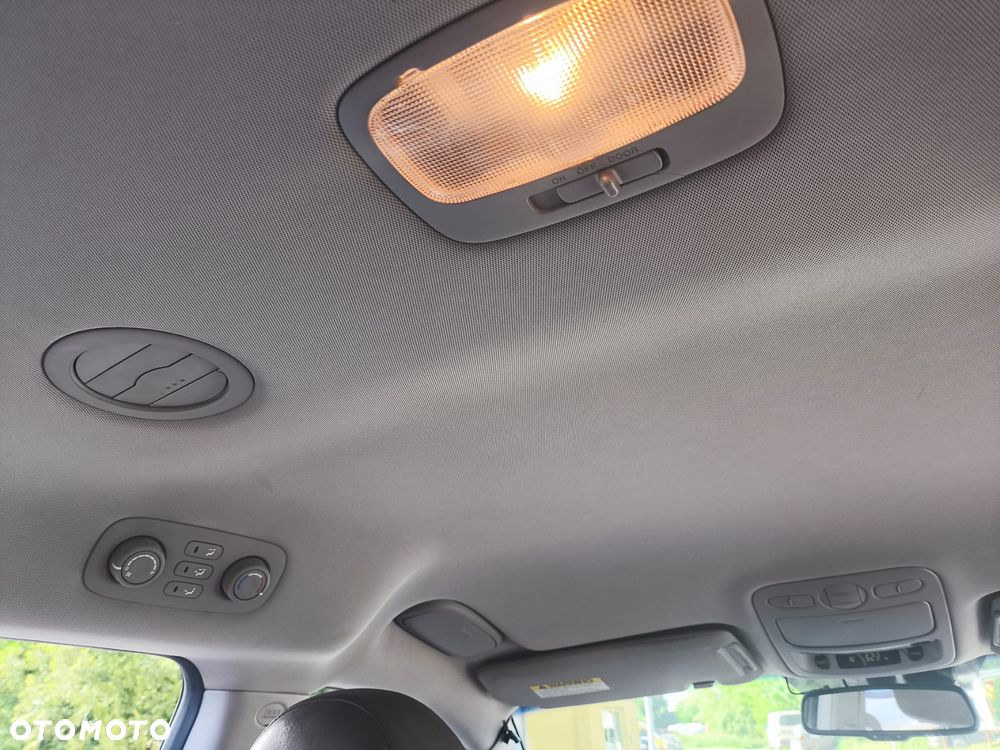 Kia Carnival - 13