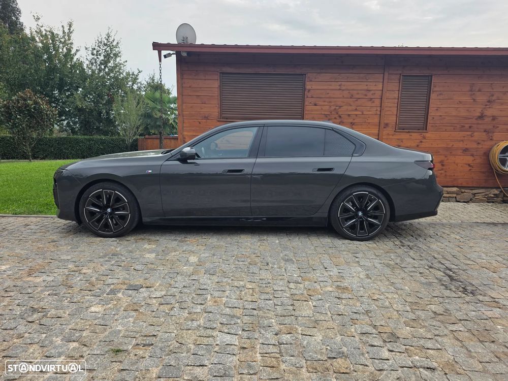 BMW i7 - 9
