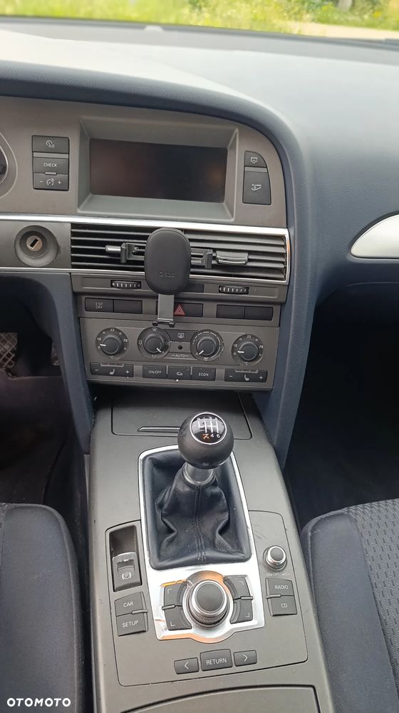 Audi A6 Limousine 2.4 - 12