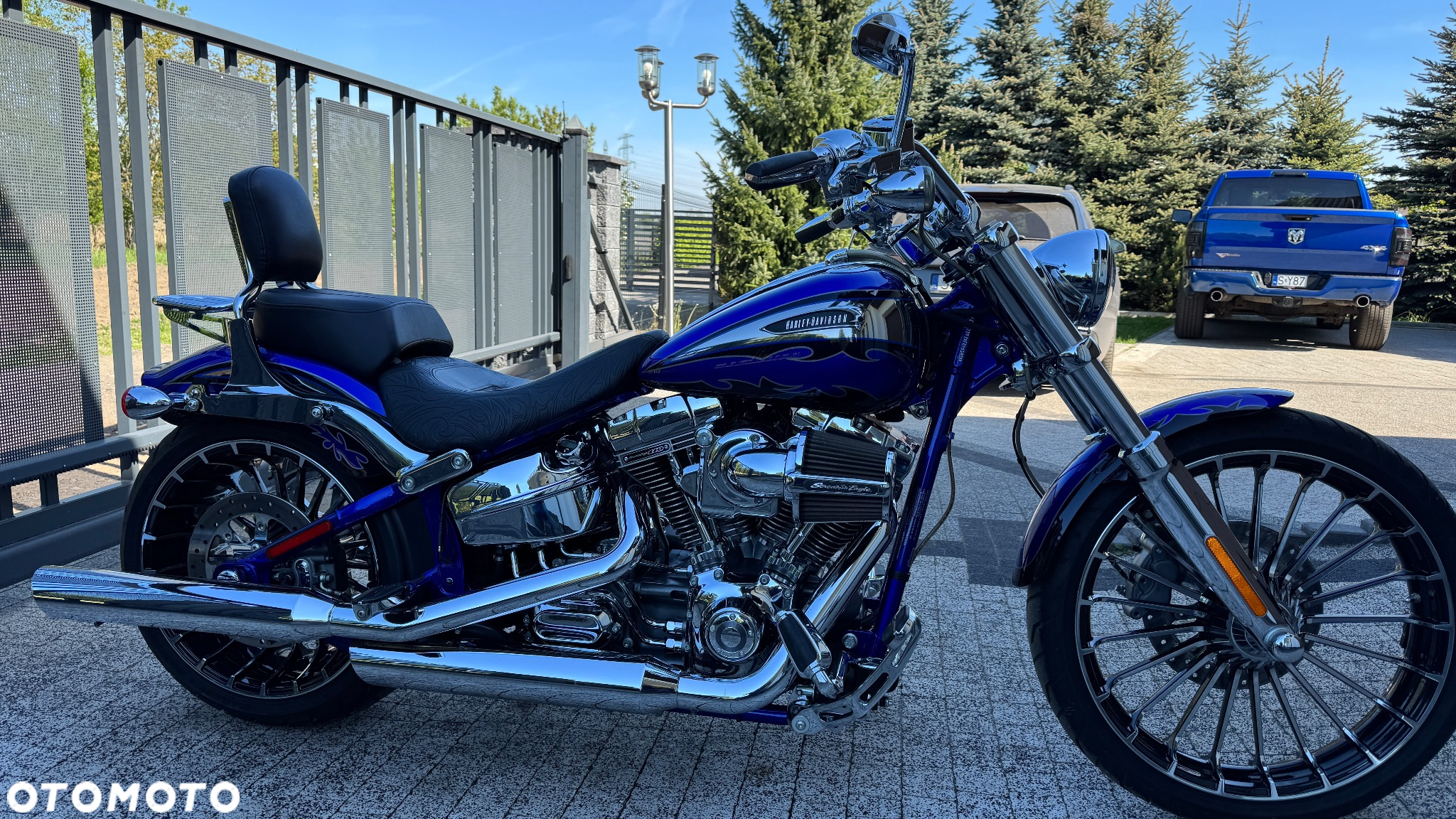Harley-Davidson Softail Breakout - 3