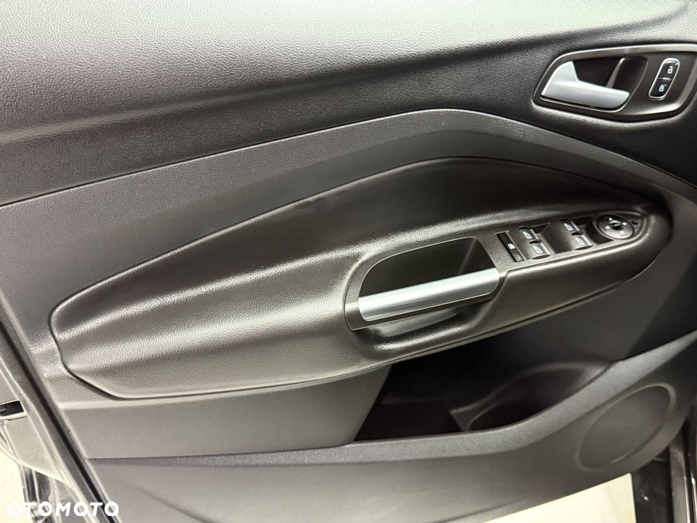 Ford Kuga 1.5 EcoBoost 2x4 ST-Line - 11