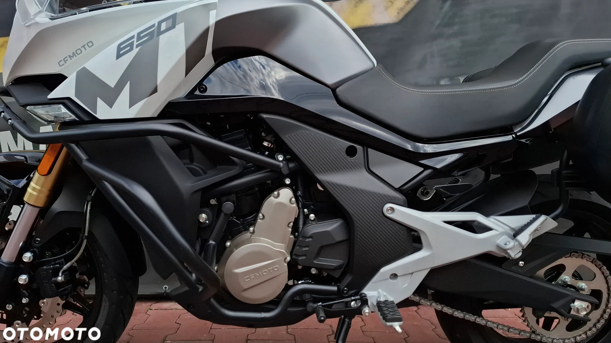 CFMoto 650 MT - 12