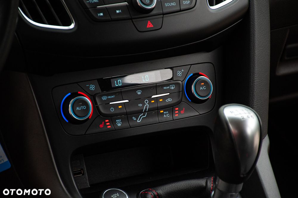 Ford Focus SW 1.5 EcoBoost S&S ST-LINE - 34