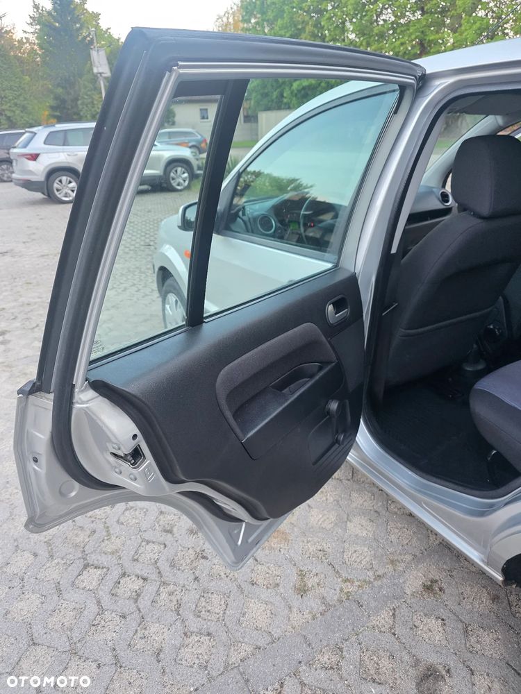 Ford Fusion 1.4 Ambiente - 18