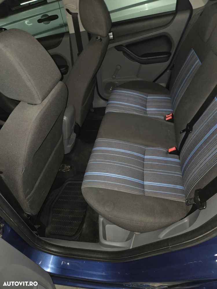 Ford Focus 1.6i Trend - 7