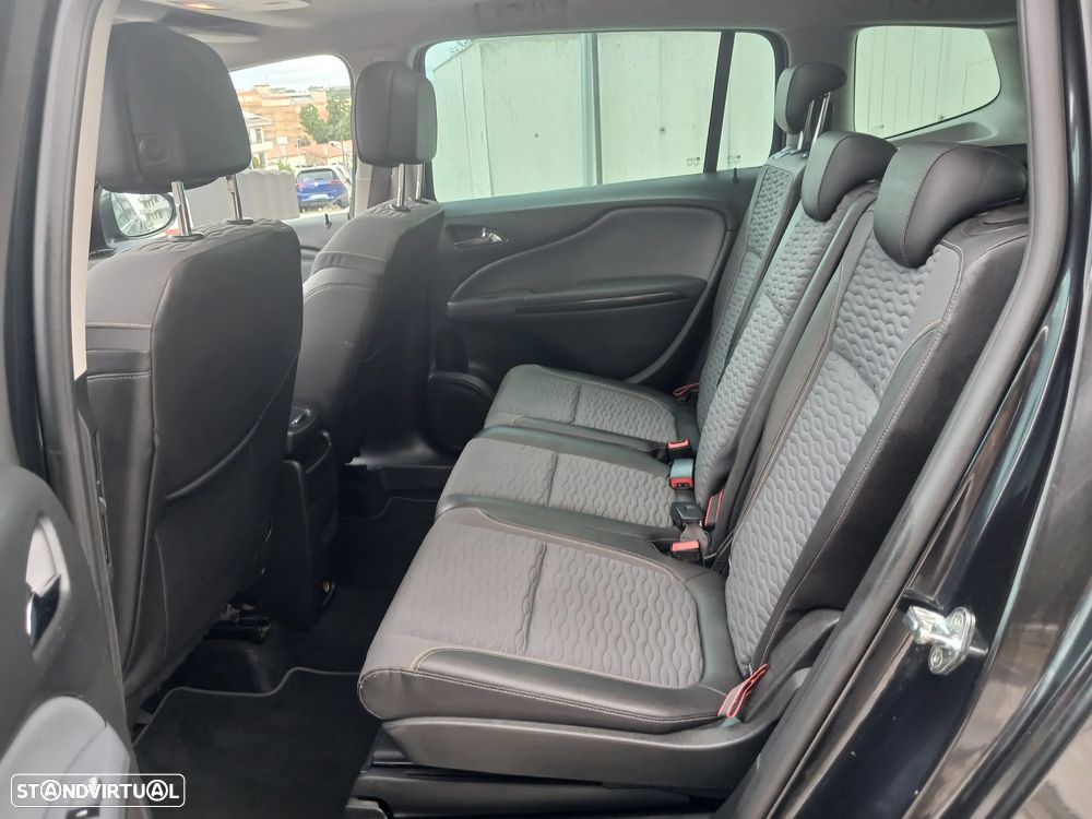 Opel Zafira 1.6 CDTi Executive — fotografia 16