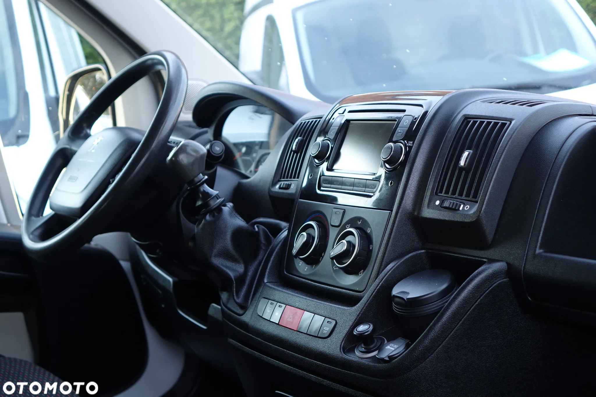 Peugeot Boxer 3.0 180KM 7-osobowy DOKA + skrzynia ładunkowa - 7