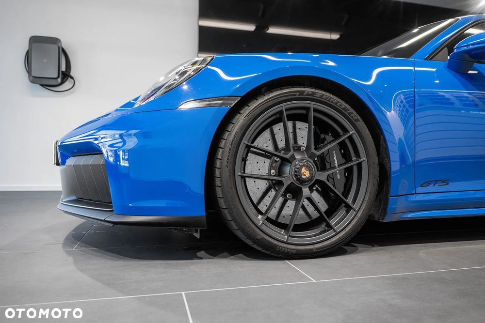 Porsche 911 Carrera 4 GTS - 32