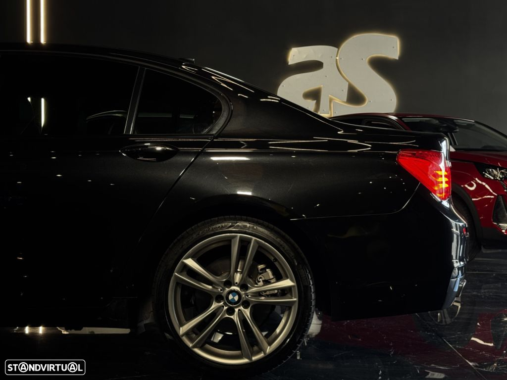 BMW 740 d xDrive Pack M - 16
