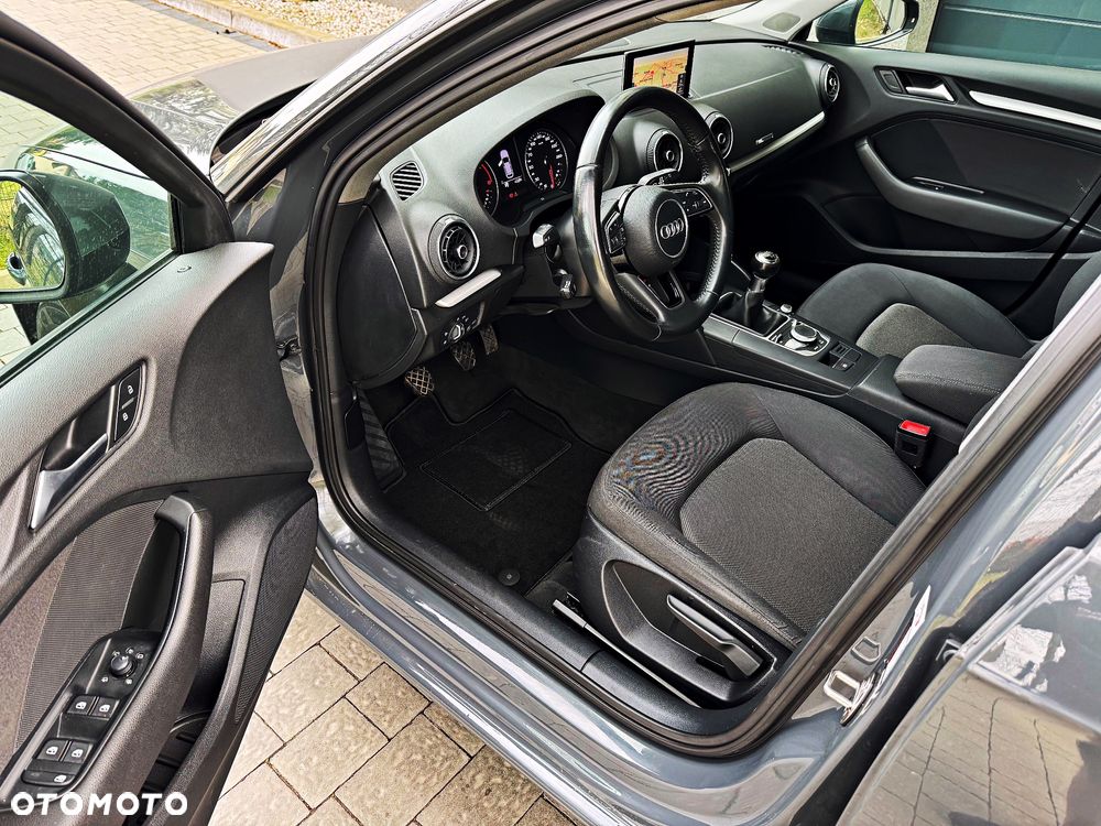 Audi A3 Sportback 1.6 TDI design - 26