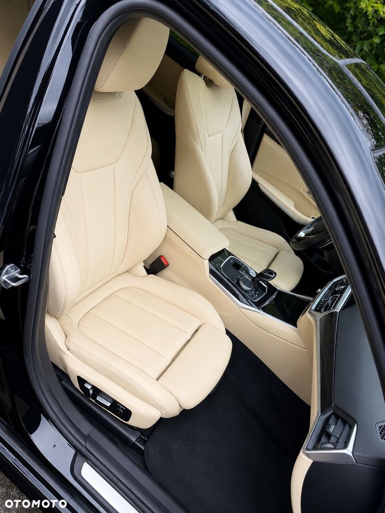BMW Seria 3 330i M Sport - 6
