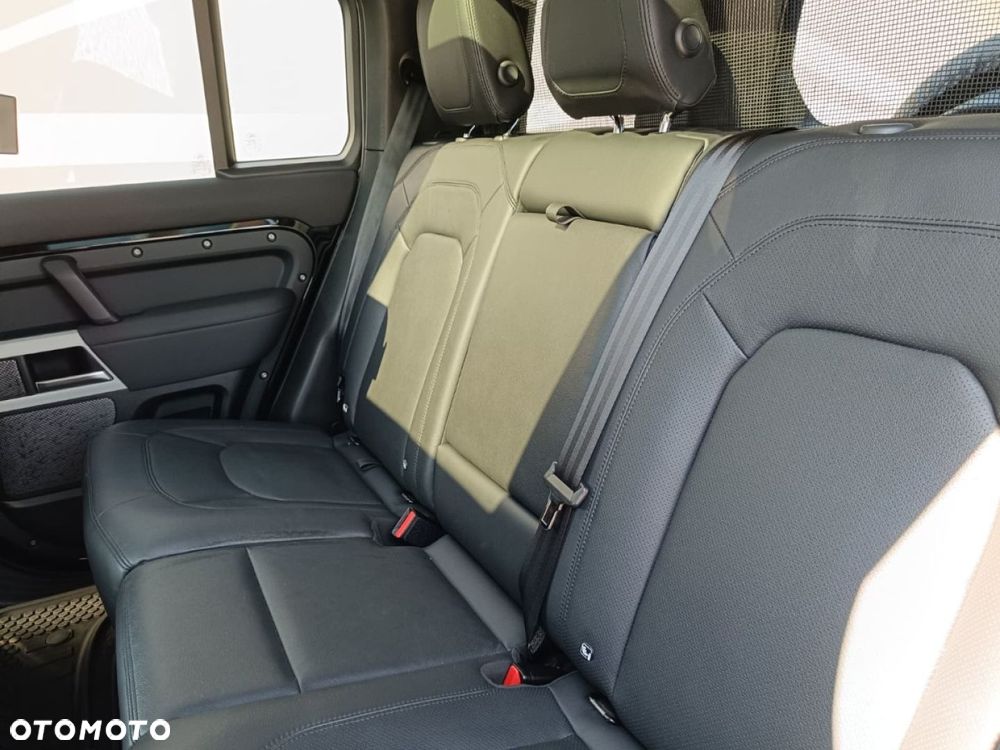Land Rover Defender - 23
