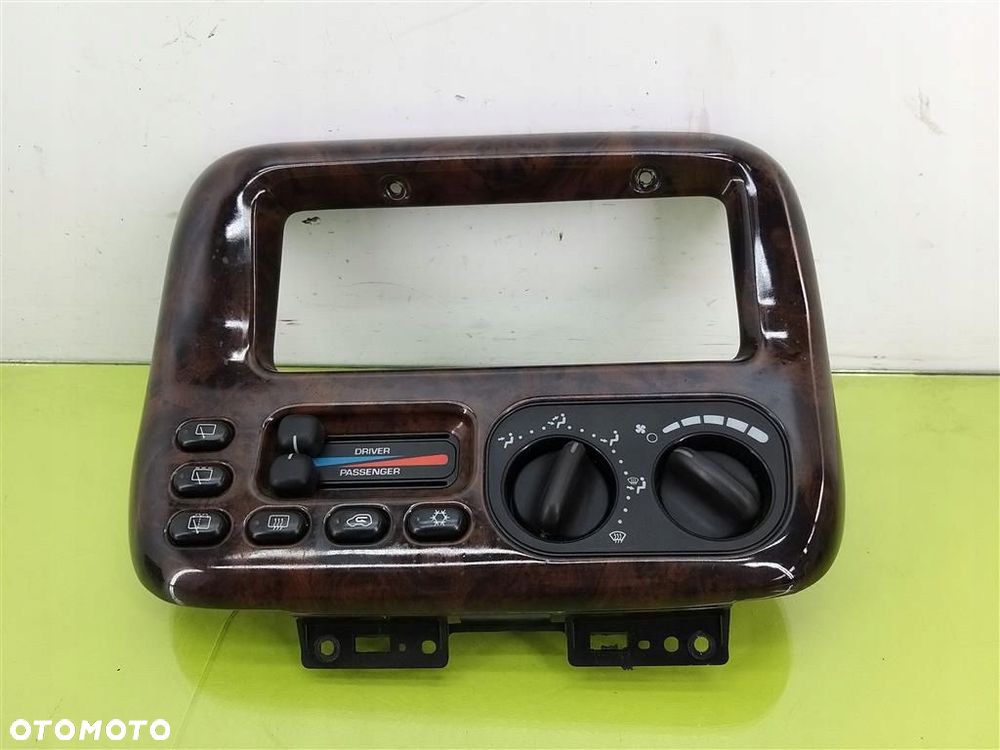 Panel klimatyzacji Chrysler Voyager III 1995-2000 R P04677937AB - 1