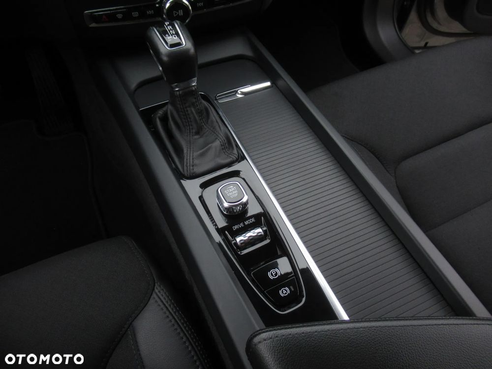 Volvo XC 60 T4 Momentum Pro - 15