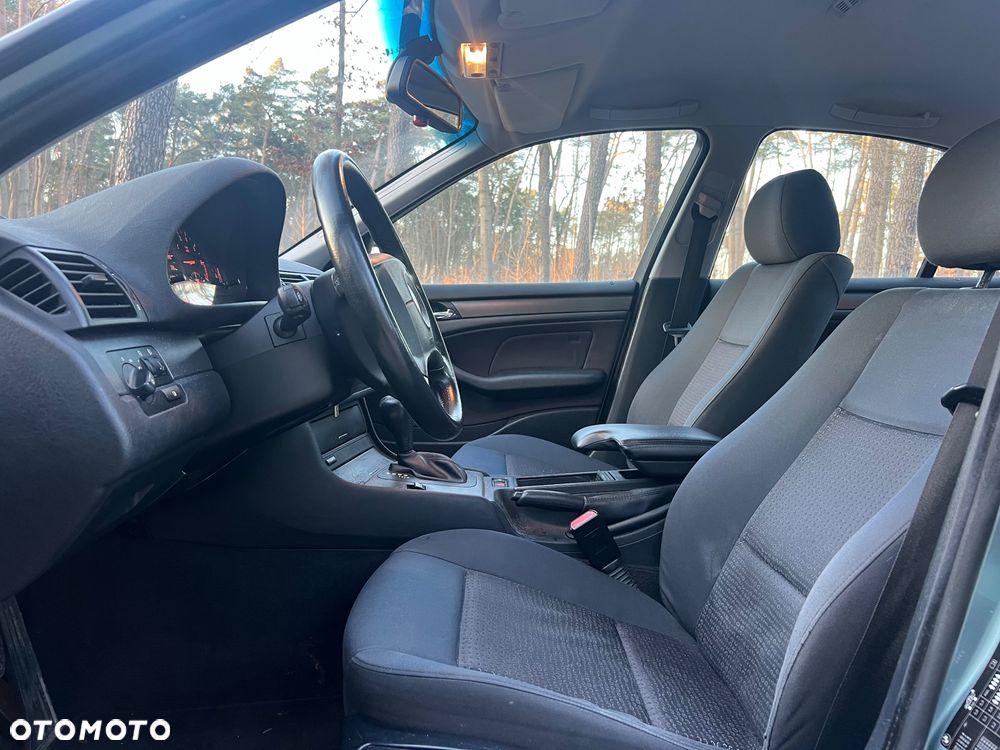 BMW Seria 3 318i - 13