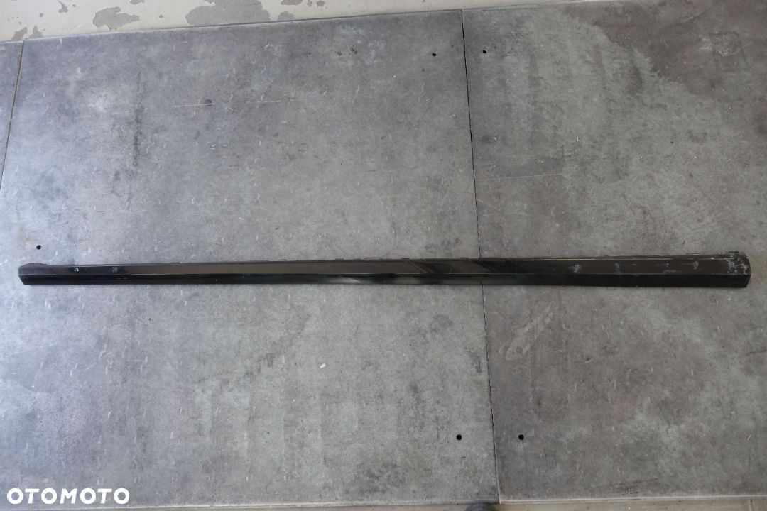 LISTWA PROGOWA AUDI A1 14r.- PRAWA 8XA - 1