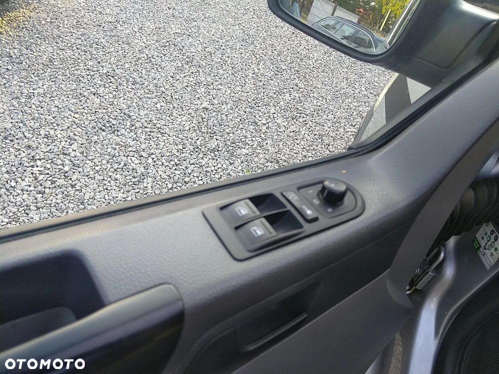 Volkswagen Caravelle - 19