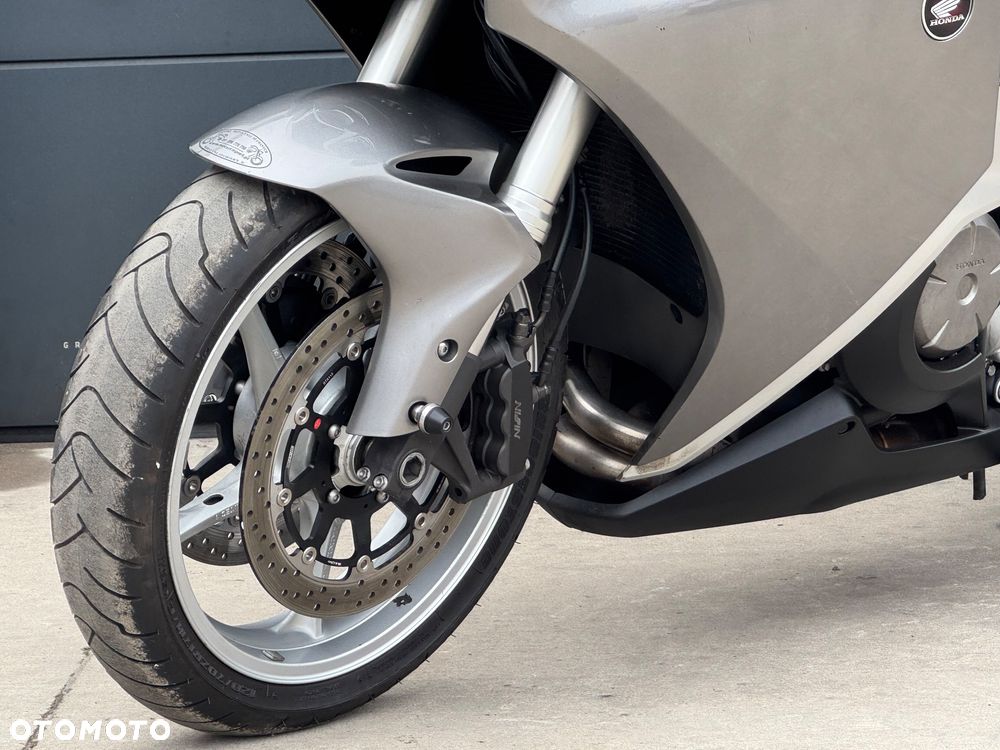 Honda VFR - 23