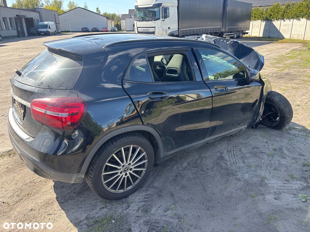 Mercedes-Benz GLA 200 7G-DCT Edition 1 - 3