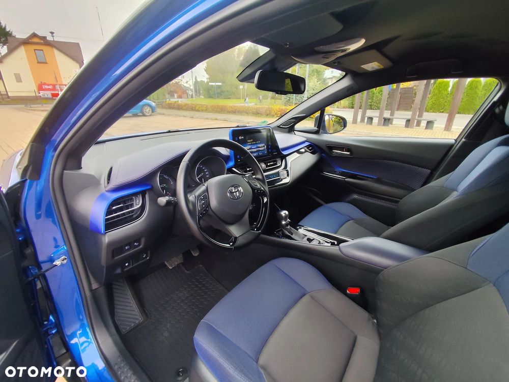 Toyota C-HR Hybrid Style Selection - 17