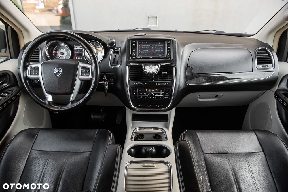 Lancia Voyager - 24