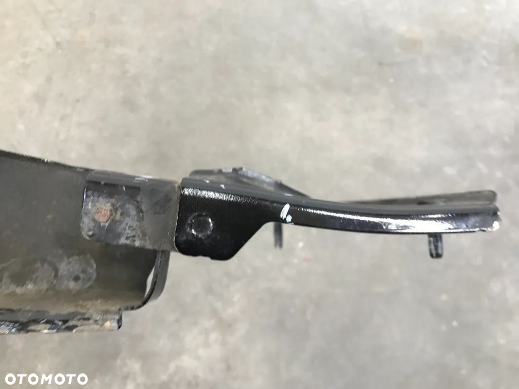 Mocowanie błotnika Audi A5 I 8T 07-11r. prawe przednie wspornik podpora prawy przód 8T0821136G - 7