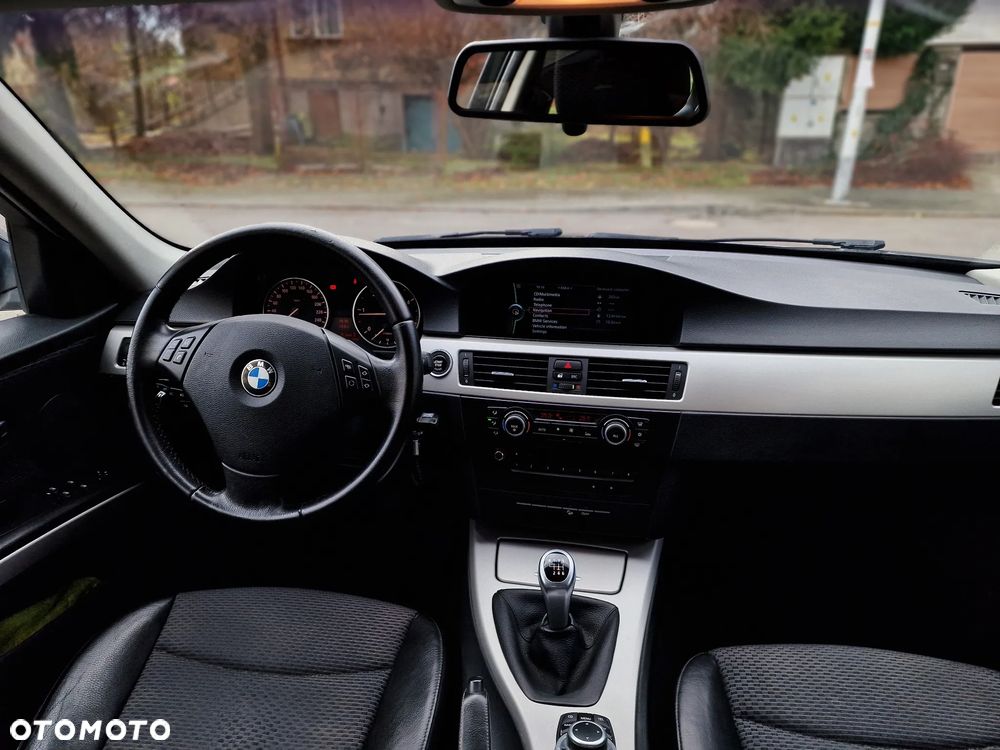 BMW Seria 3 320d xDrive - 26