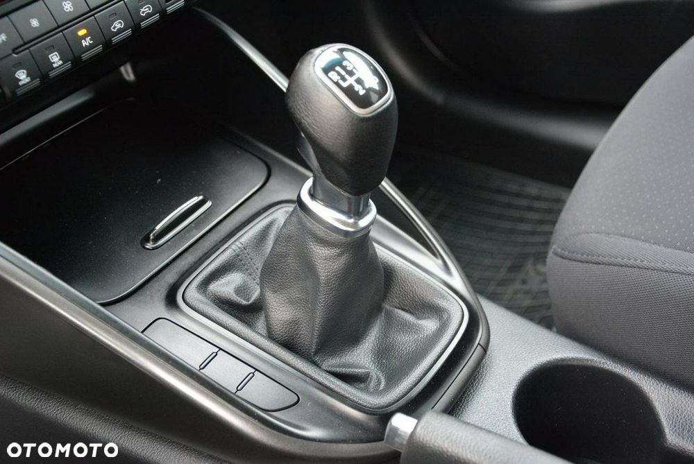 Kia Carens 1.6 GDI L 7os EU6 - 29