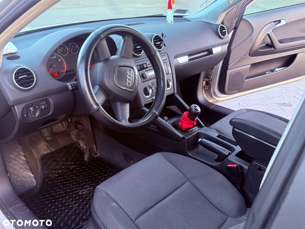 Audi A3 3-drzwiowe 1.6 Ambition - 8