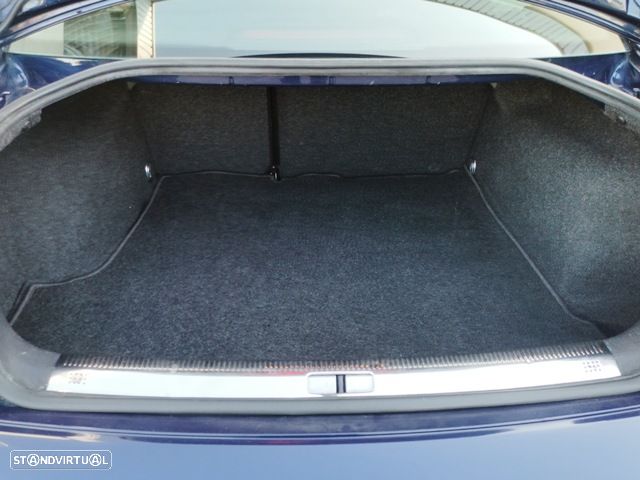 VW Passat 1.9 TDi Highline - 8