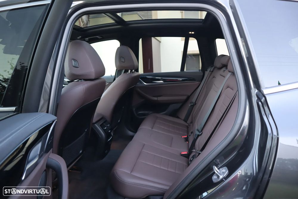 BMW iX3 Inspiring - 30