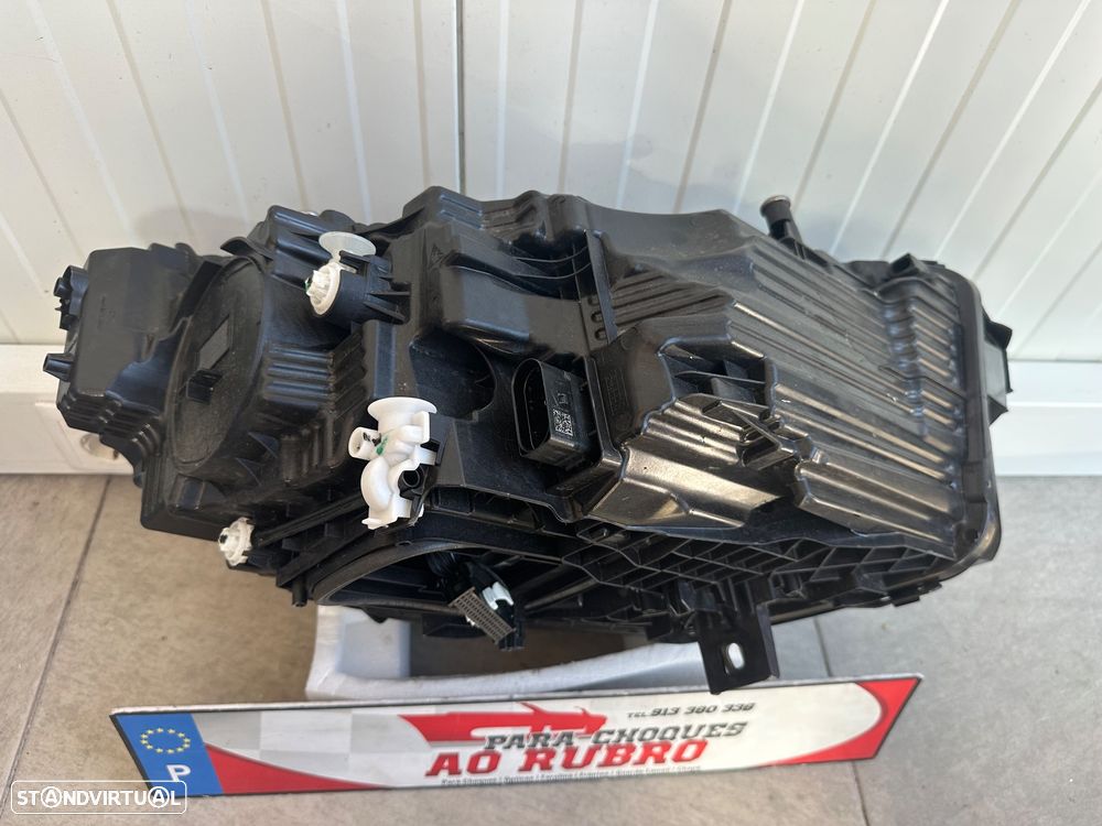 Farol esq Mercedes Gla led 247 - 4