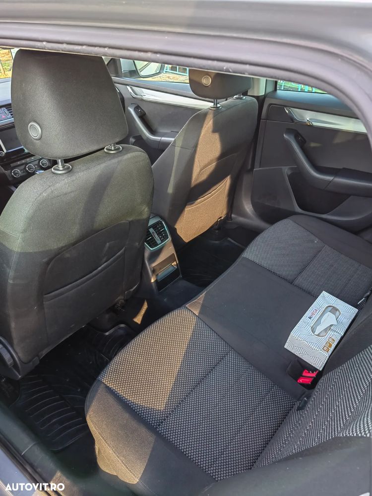 Skoda Octavia Combi 2.0 TDI (Green tec) DSG Style - 9