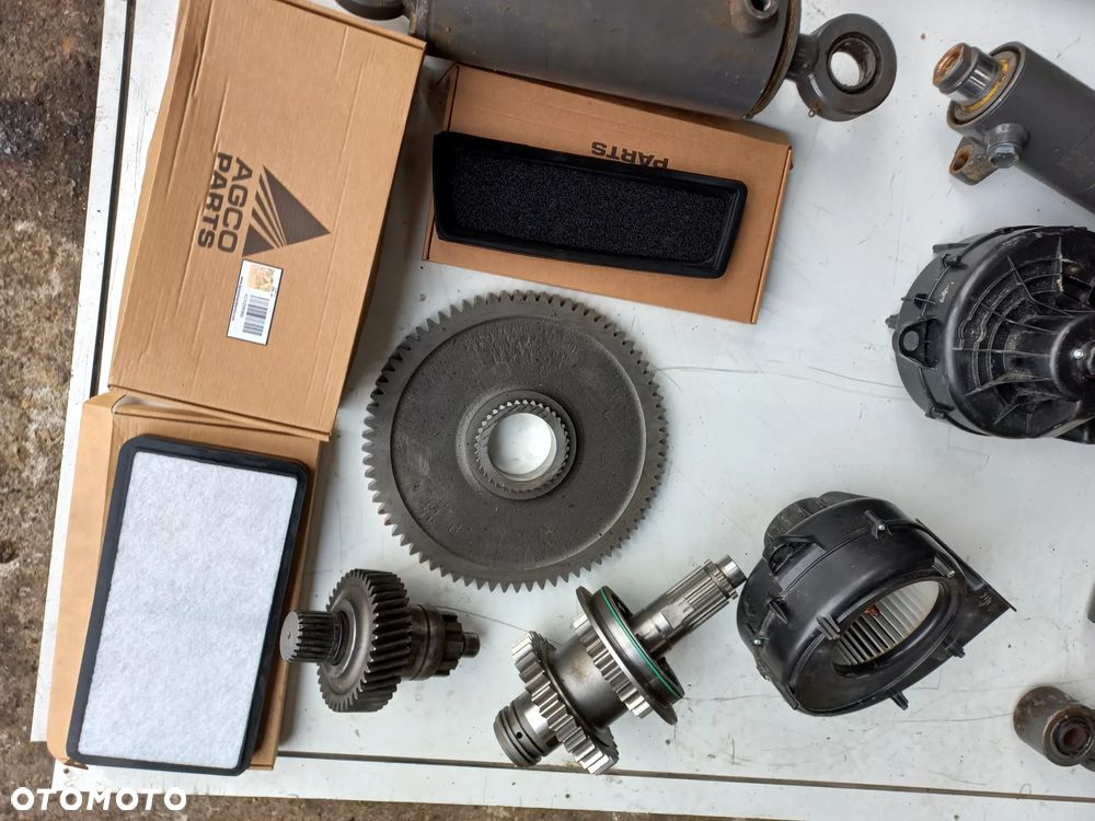 Części Agco Valtra,Massey,Fendt Obudowa PTO M934152220300,koło zębate,ACV079246A,SIŁOWNIK TUZA,OGNIBENE,ACV3867420,ACX2728610,4293088M1,CZUJNIK PALIWA,ACX2728590,10911060,0046106100000,934152221020,przekładnia czołowa,filtr kabinowy,acw2380980.acw1481500,chłodnica wody,ACV0303150. - 25