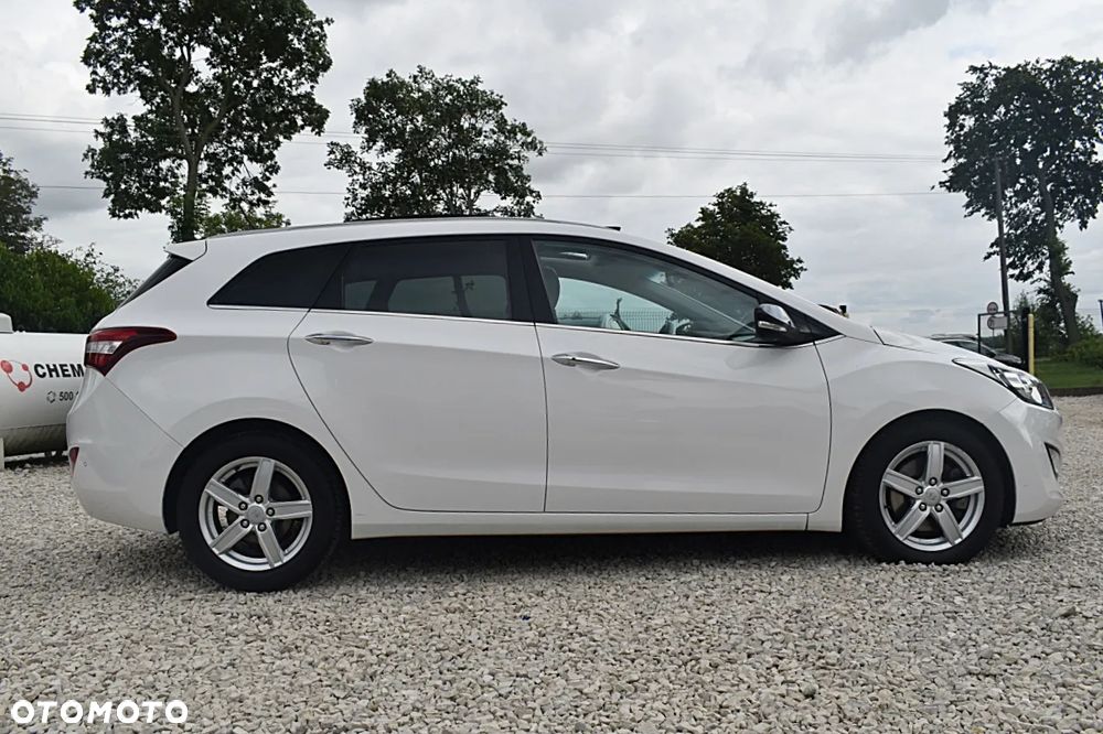 Hyundai i30 1.6 D Premium - 9