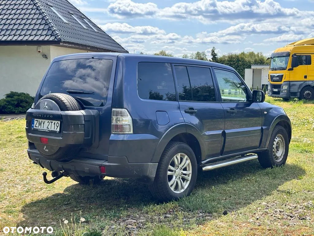 Mitsubishi Pajero - 3