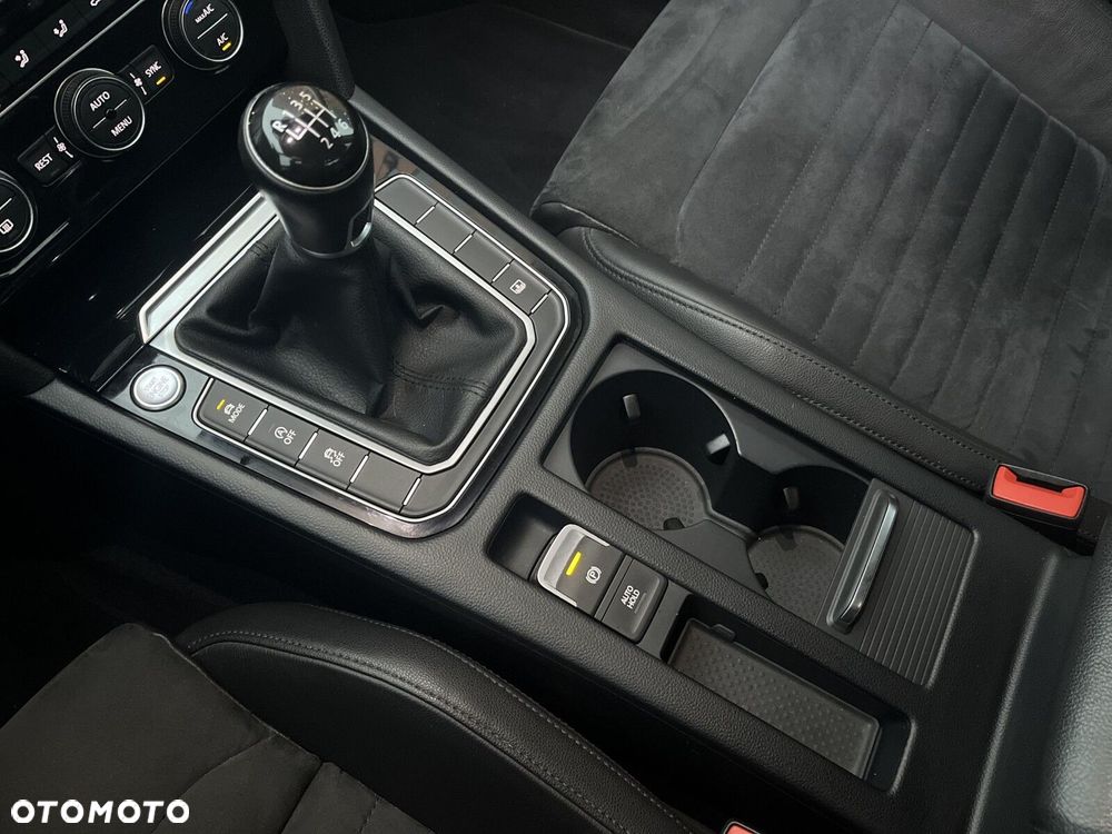 Volkswagen Passat 1.8 TSI BMT Highline - 18