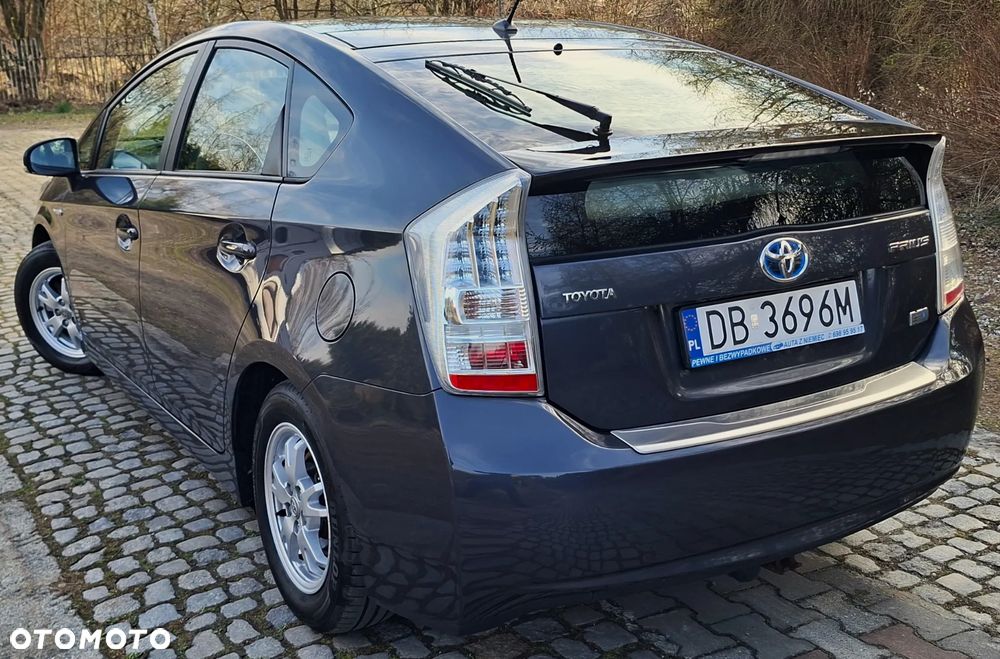 Toyota Prius (Hybrid) Life - 4