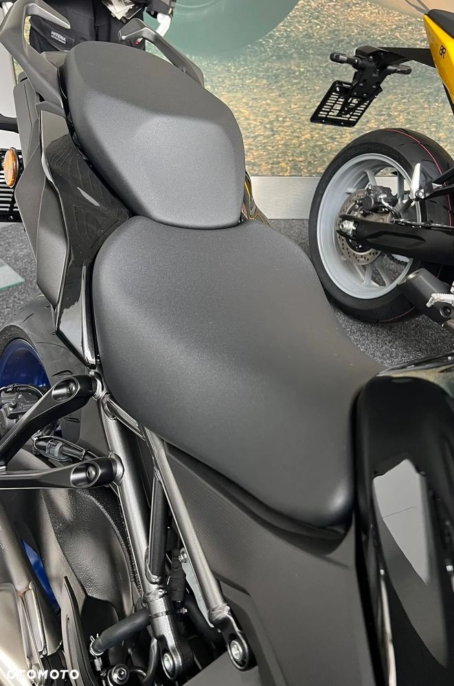 Suzuki GSX 1000 - 13