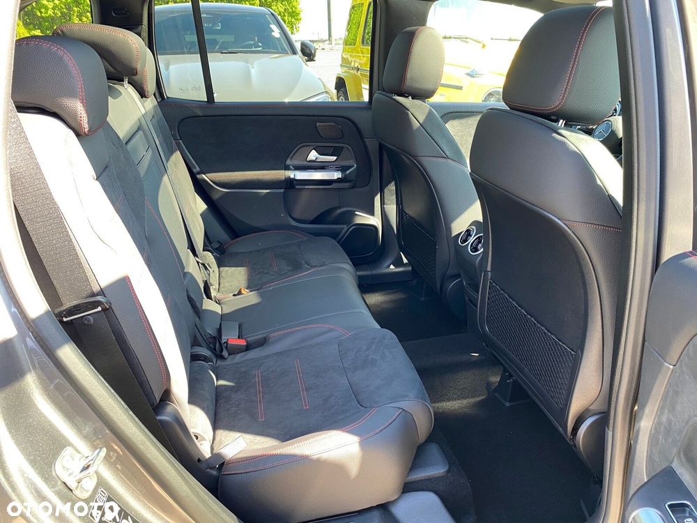 Mercedes-Benz GLB - 24
