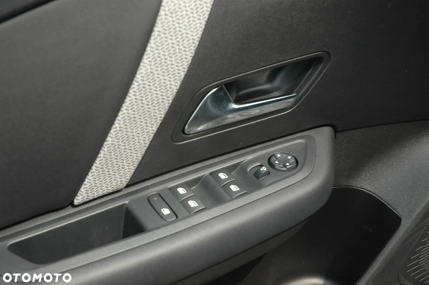 Citroën C4X 1.2 PureTech Max S&S EAT8 - 10
