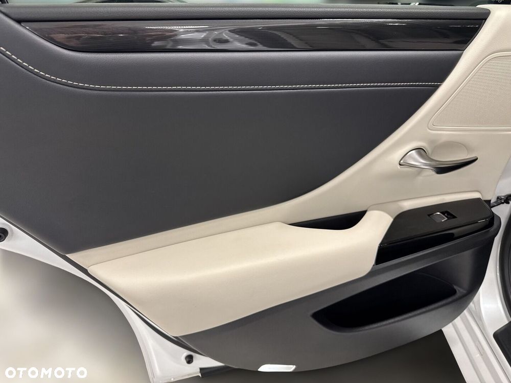 Lexus ES 300h Business Edition - 14